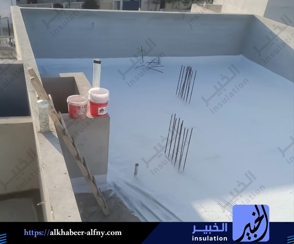 شركة عزل أسطح بتبوك | عزل مائي وحراري احترافي   معالجة تشققات الأسطح قبل تنفيذ العزل